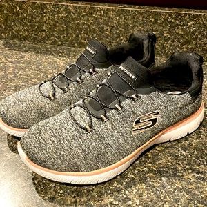 Skechers slip on black gray and peach color size 8.5 EUC